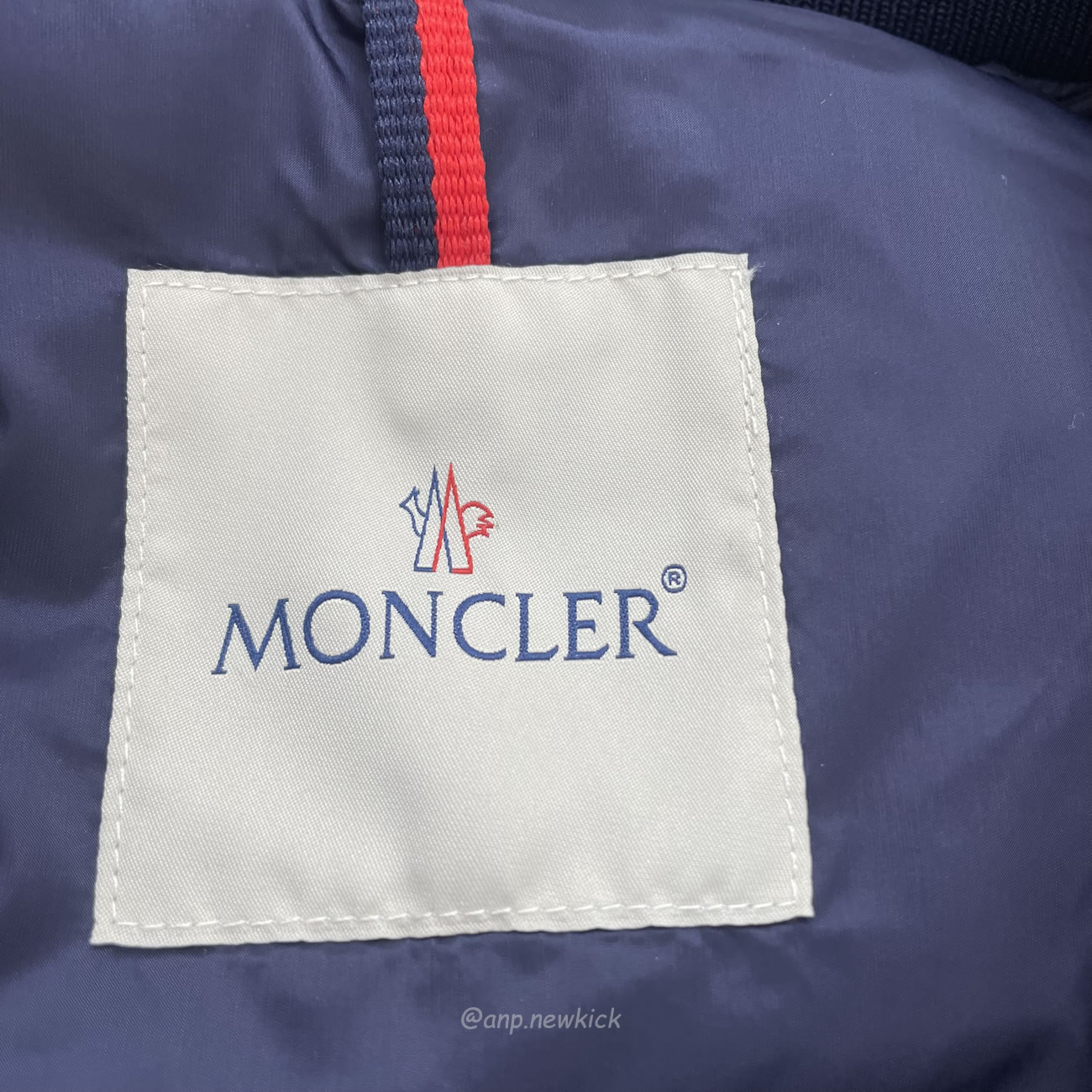 Moncler Dives Down Bomber Jacket (4) - newkick.app